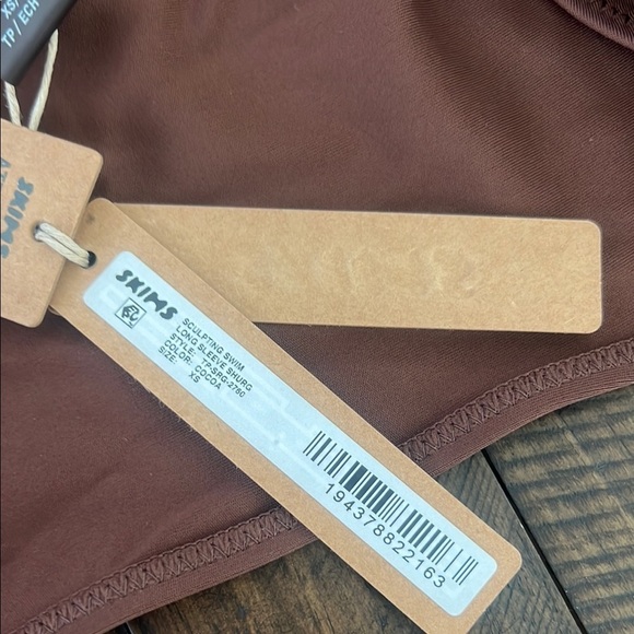 SKIMS Sculpting Swim Long Sleeve Shurg - Picture 6 of 6